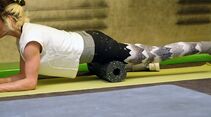 kl-massage-regeneration-oberschenkel-massage-rolle-foamroller (jpg)